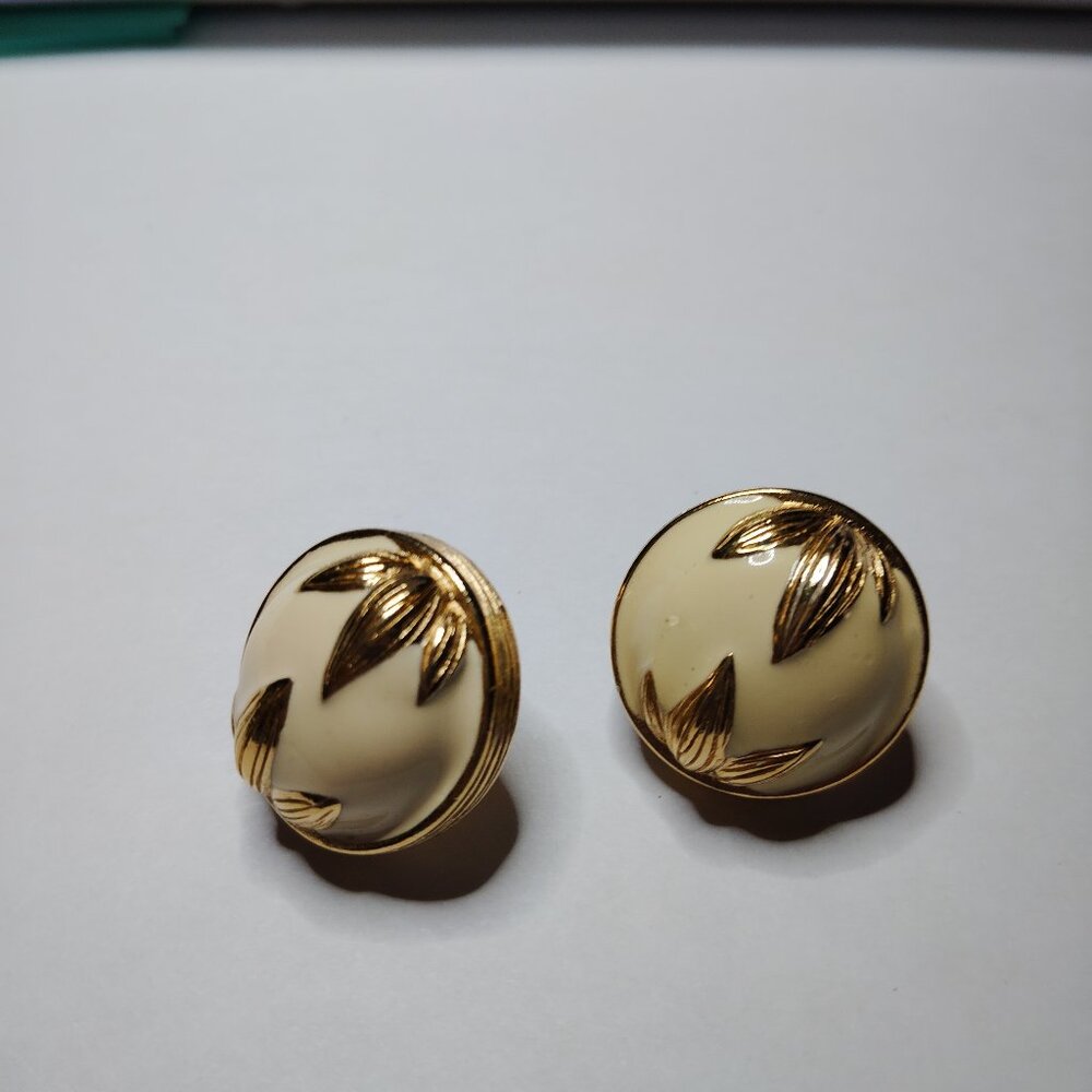 1980s Enamel Dome Earrings | Cream & Gold Leaf | Vintage Statement